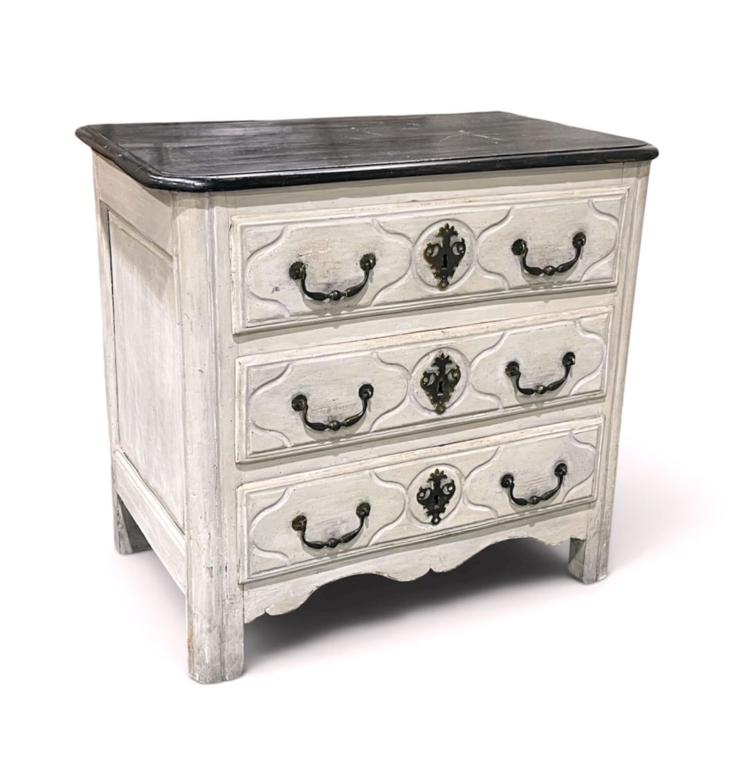 French Louis XV Petite Commode, 18th Century (1 of 7)