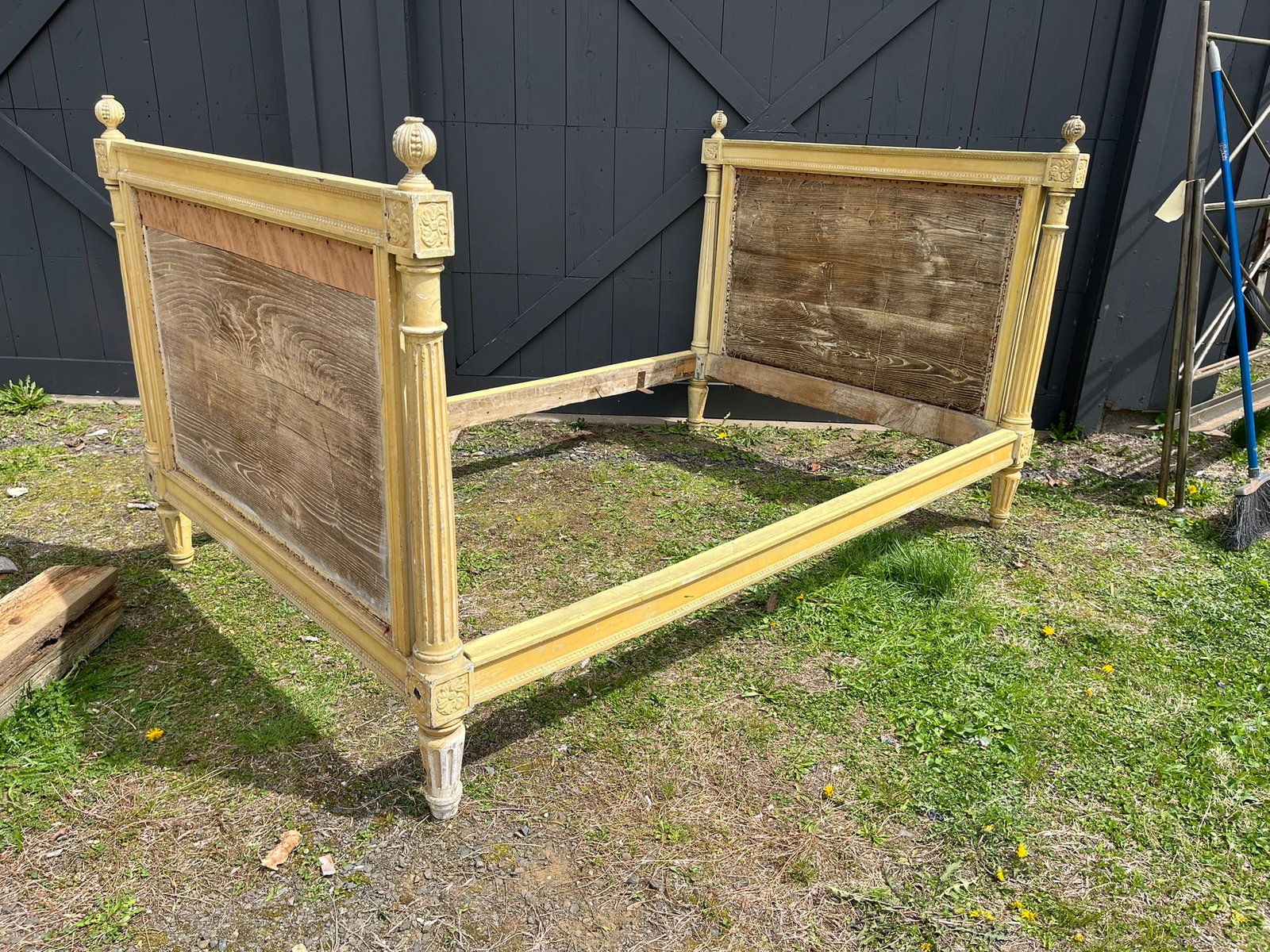 Louis XVI Day Bed - 2