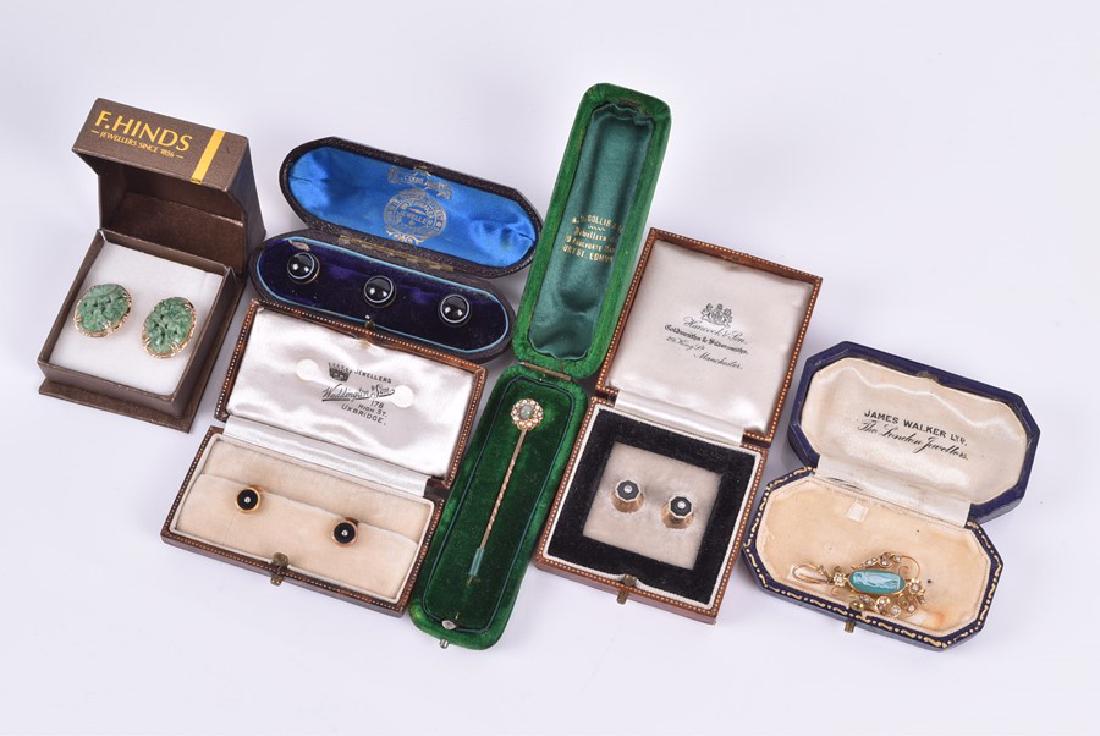 A group of jewellery items  including an early 20th (1 of 7)