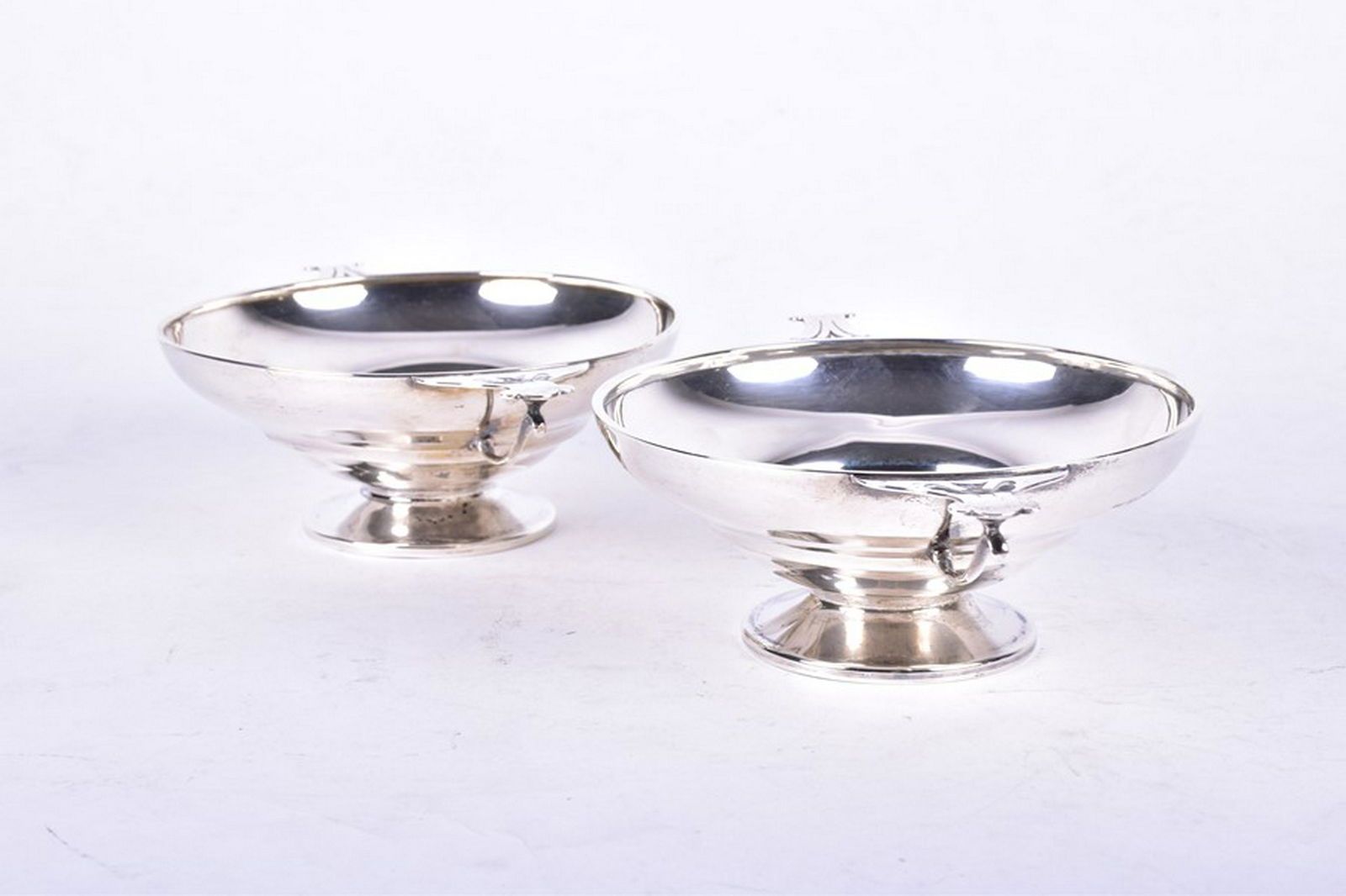 A pair of George V silver twin-handled pedestal bowls  (1 of 4)