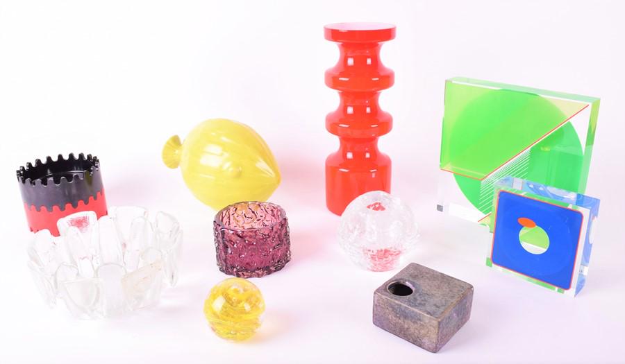A collection of post modern ceramics, glassware and: A collection of post modern ceramics, glassware and perspex to include a Holmegaard vase, two 1980's perspex plaques, a Kosta Boda ashtray and candle holder, an art glass paperweight, a purple bark gl