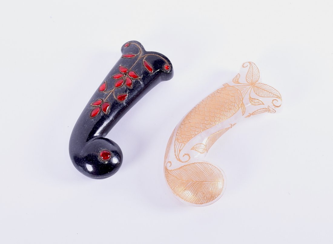 A 20th century Mughal Indo Persian white quartz dagger (1 of 8)