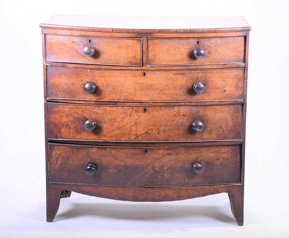 An early Victorian mahogany bow front chest of drawers (1 of 8)
