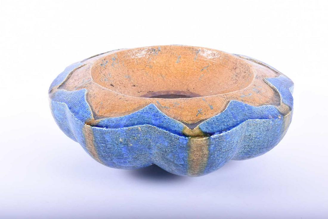 Kate Malone, MBE (Born 1959), a stoneware lobed flower: Kate Malone, MBE (Born 1959), a stoneware lobed flower head bowl, the shallow well with pooled glaze sparsely surrounded by stylised flower against a combed ochre ground, the blue combed exterior with
