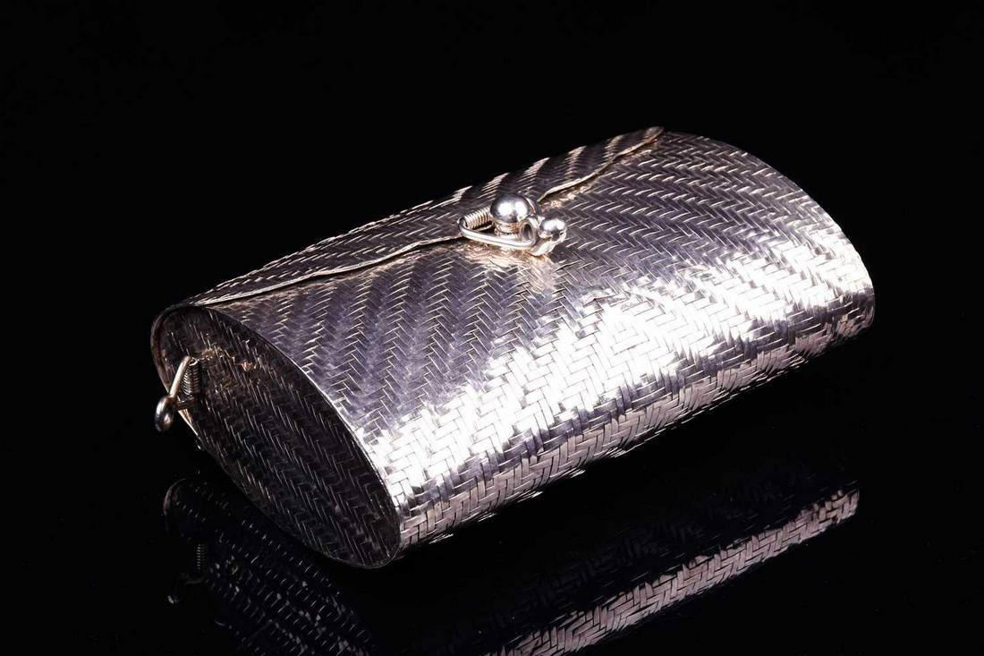 A white metal basket weave evening purse, early 20th: A white metal basket weave evening purse, early 20th century, with ball shape locking clasp, the oval sides with attached suspension loops, stamped to the vacant interior 925, 239.8g, 12.2cm wide