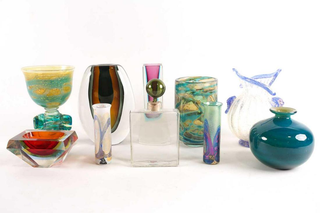 A Kaj Franck for Nuutajarvi Notsjo clear glass square: A Kaj Franck for Nuutajarvi Notsjo clear glass square decanter of the flattened form with green sphere stopper, signed and dated 1963 to the base. 20 cm high x 11 cm wide x 4 cm thick..Together with a