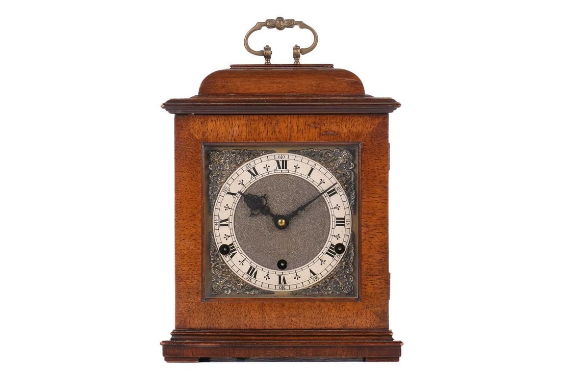 A "Mid Century Vintage" Perivale, triple train, 8-day bracket clock, in the late 17th-century style: A "Mid Century Vintage" Perivale, triple train, 8-day bracket clock, in the late 17th-century style with bell top walnut case, brass dial and folding bale handle. 22 cm wide x 18 cm deep x 32 cm high