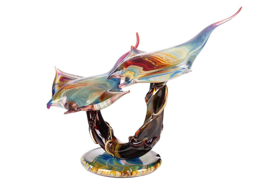 Mirco Bastianello, Murano glass sculpture of two manta rays on a U-shaped pedestal and circular (1 of 11)