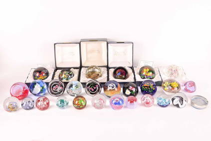 Caithness: A large collection of paperweights including Crown Jewel (28/50), 40th Anniversary of Que (1 of 19)