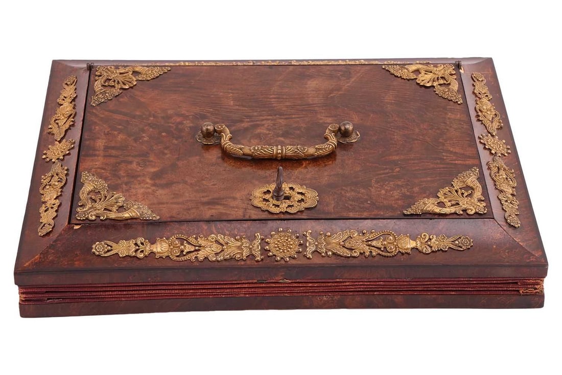 A French Palais Royal figured mulberry expanding correspondence case, 19th century with gilt metal: A French Palais Royal figured mulberry expanding correspondence case, 19th century with gilt metal appliques and fittings, with crimson Morroco bellows expanding base, the interior with a further comp