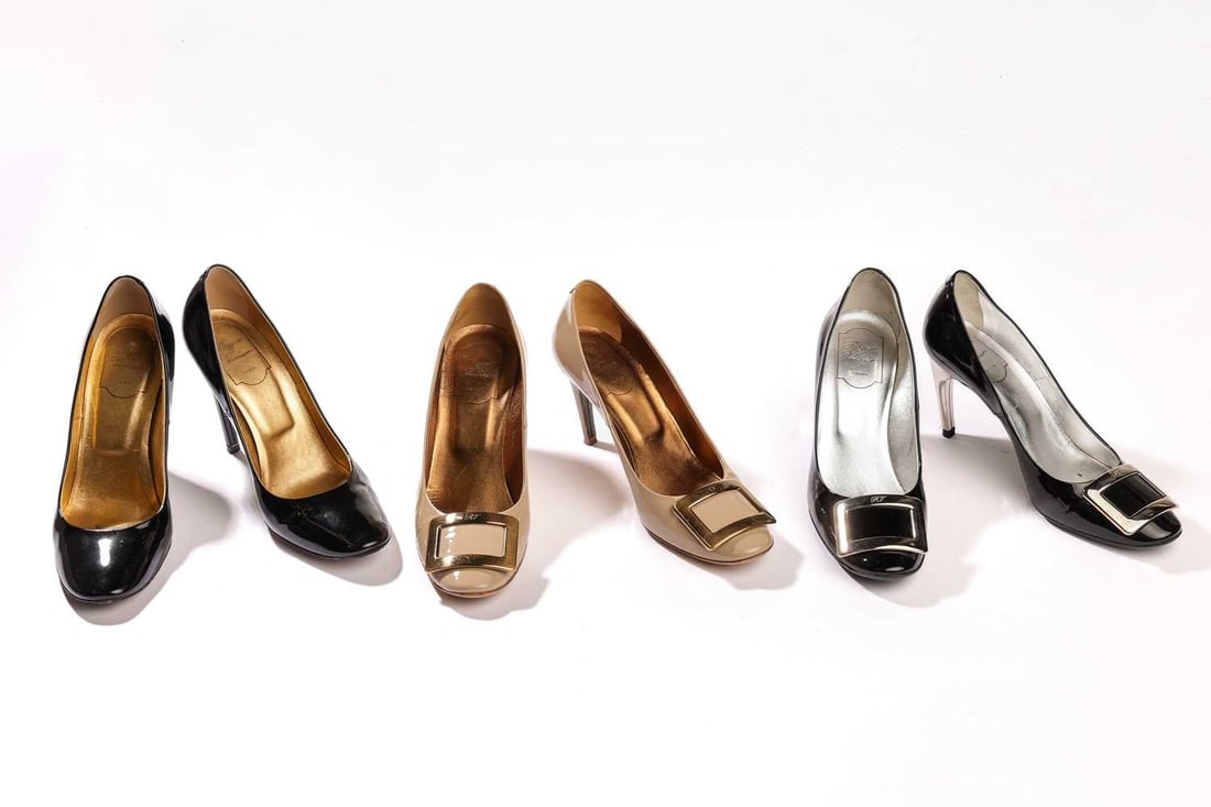 Roger Vivier - a pair of Trompette Pumps in beige patent leather (size 38); a pair of Trompette Pump (1 of 4)