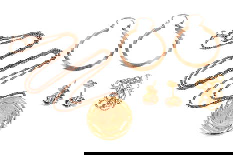 A small group of jewellery items comprising a yellow metal bead bracelet, marked '750', a pair of 9c: A small group of jewellery items comprising a yellow metal bead bracelet, marked '750', a pair of 9ct gold hoop earrings, a pair of 18ct gold tri-colour gold knot earrings, and a quarter sovereign pen
