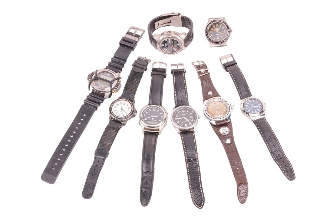 A Pulsar Kinetic military style gentleman's wristwatch with a black Roman dial, date indicator: A Pulsar Kinetic military style gentleman's wristwatch with a black Roman dial, date indicator with binacle at three o'clock, a Russian "Submarine commanders manual wind wristwatch, the leather strap