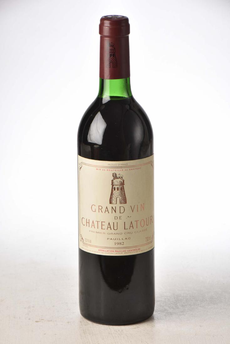 Chateau Latour 1982 Pauillac 1 bt: Chateau Latour 1982 Pauillac 1 bt From a small cellar in Kent