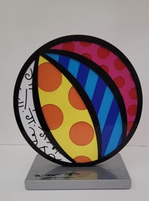 Romero Britto is a Brazilian artist, painter, serigrapher, and sculptor. He combines elements of