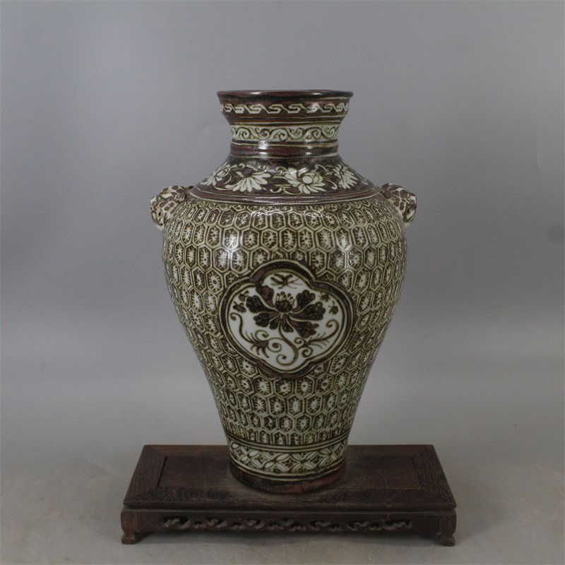 Song Jizhou kiln Brown turtle back: Song Jizhou kiln Brown turtle back pattern open window peony plum bottle Size: high: 32.5cm , caliber: 10.5cm , belly: 19cm , bottom: 10.5cm stand not included.Song Dynasty style vase
