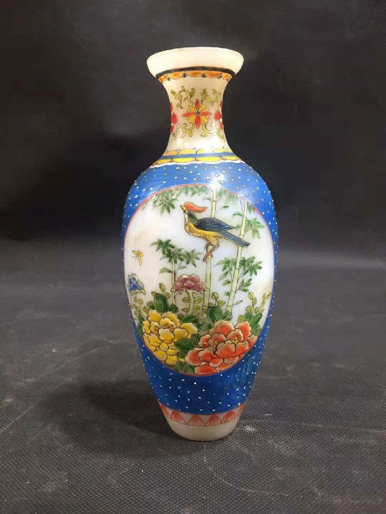 Emperor Qianlong's old material vessel: Qing (1 of 5)