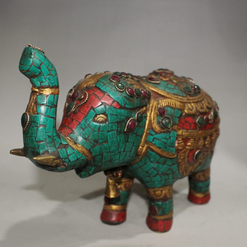 Nepalese miscellaneous old brass mosaic Turquoise Ruby: Nepalese miscellaneous old brass mosaic Turquoise Ruby miscellaneous elephant Material: Brass Size: high 15 cm width 8 cm length 14 cm Weight: 3173 g