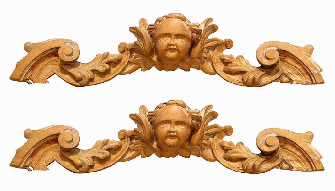 Pareja de remates entallados para un retablo o espejo (1 of 1)