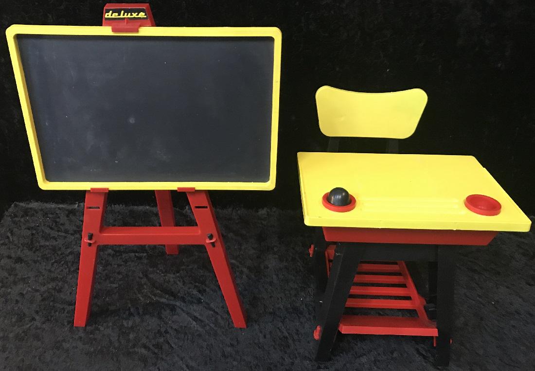 Deluxe Doll School Chair & Blackboard (1 of 7)