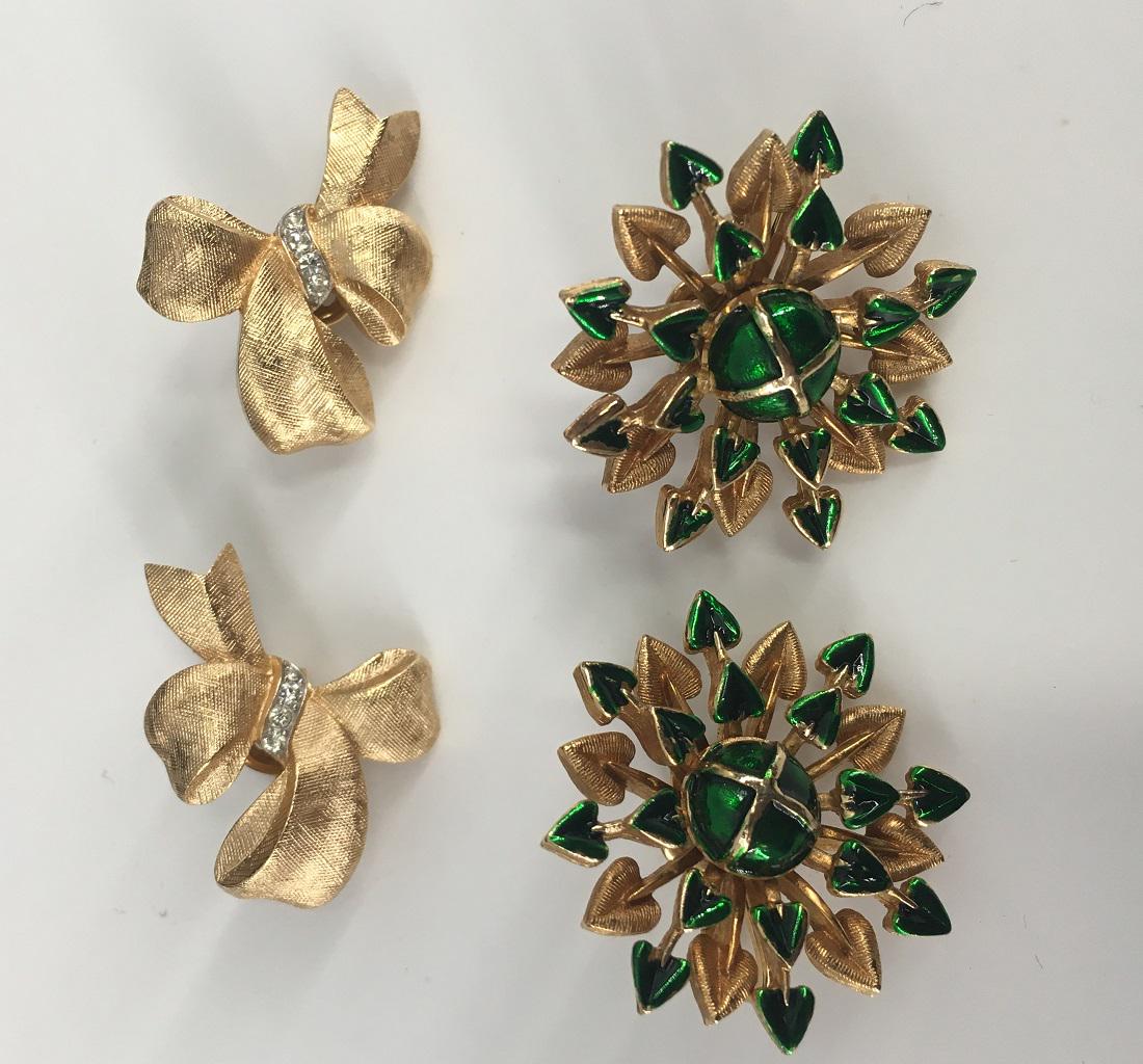 2 Pair Trifari Earrings Costume Bows Green Enamel: 2 Pair Trifari Earrings Costume Bows Green Enamel