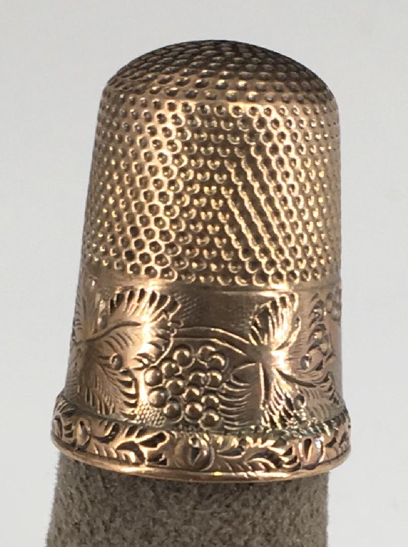10KT Rose Gold Thimble Engraved Leaf Grapes 3.59g: 10KT Rose Gold Thimble Engraved Leaf Grapes 3.59g