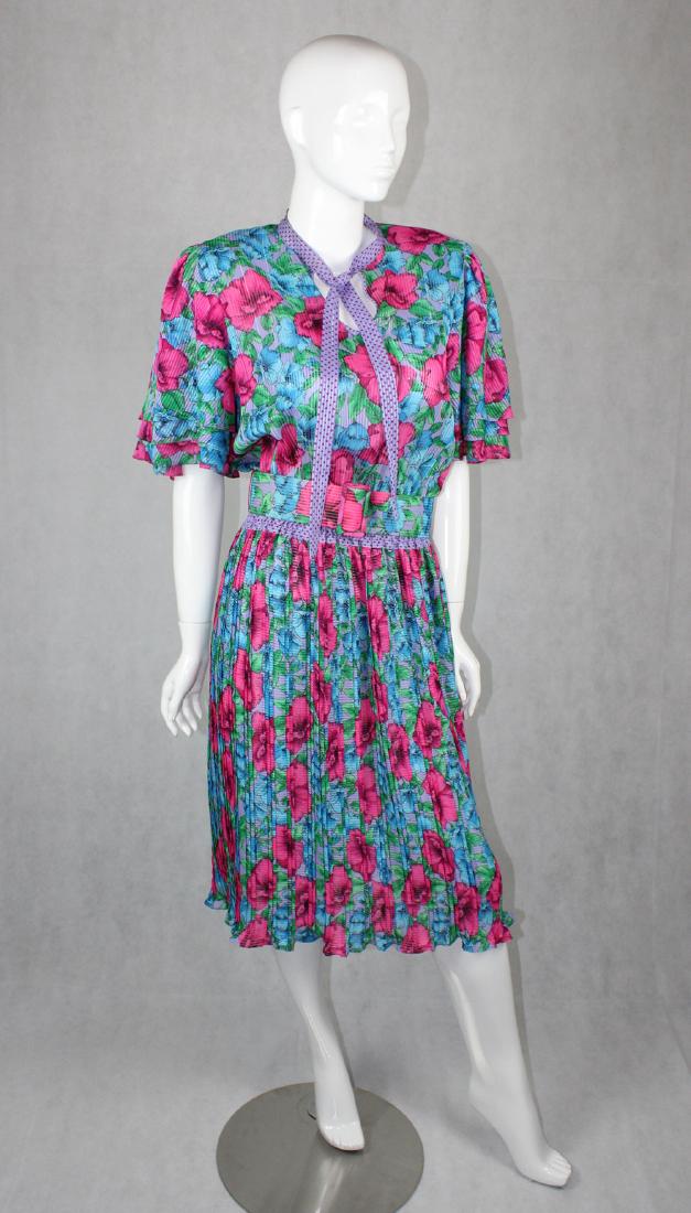 Vintage Floral Diane Freis Maxi Dress: Attached Tie, Appears to be Unworn, Comes w/ Matching Belt, Hong Kong, 100% Polyester, Size: M-L,