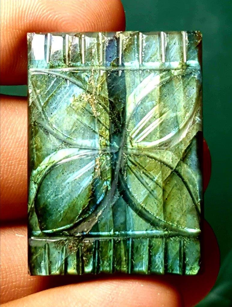 SUPREME QUALITY NATURAL LABRODORITE: SUPREME QUALITY NATURAL COLORFUL LABRODORITE: Flat-rate of $23.00 to anywhere. shipping rates are determined by Parcel weight and destination. Combined shipping: Please ask about combined shipping for