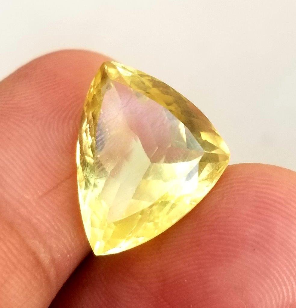 8.5 Cts Lemon Yellow Natural Citrine Quartz: 8.5 Carats Supreme Quality Triangle Lemon Yellow Natural Citrine Quartz: Flat-rate of $23.00 to anywhere. shipping rates are determined by Parcel weight and destination. Combined shipping: 15$ for eac
