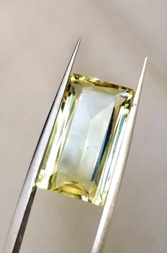 10.5 Cts Lemon Yellow Natural Citrine Quartz: 10.5 Carats Supreme Quality Lemon Yellow Natural Citrine Quartz: Flat-rate of $23.00 to anywhere. shipping rates are determined by Parcel weight and destination. Combined shipping: 15$ for each additi