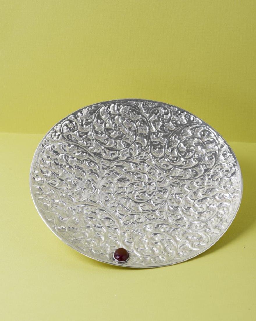 Silver ROUND TRAY: Silver ROUND TRAY, Weight 448 g: Worldwide: Flat-rate of $45.00 to anywhere. shipping rates are determined by Parcel weight and destination. Combined shipping: Please ask about combined shipping for m
