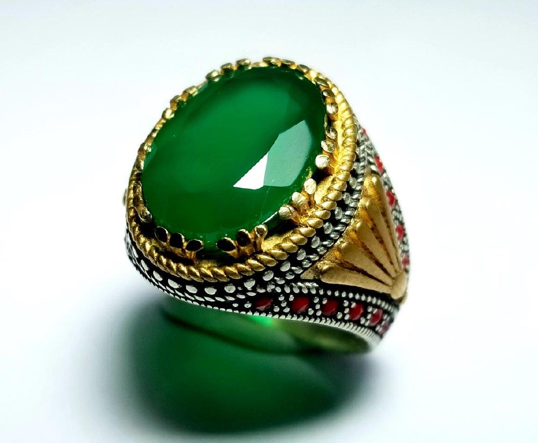 Natural Chalcedony Sterling Silver Ladies Ring: Vivid Green Natural Chalcedony - Sterling Silver Ladies Ring: Worldwide: Flat-rate of $23.00 to anywhere. shipping rates are determined by Parcel weight and destination. Combined shipping: 15$ for eac