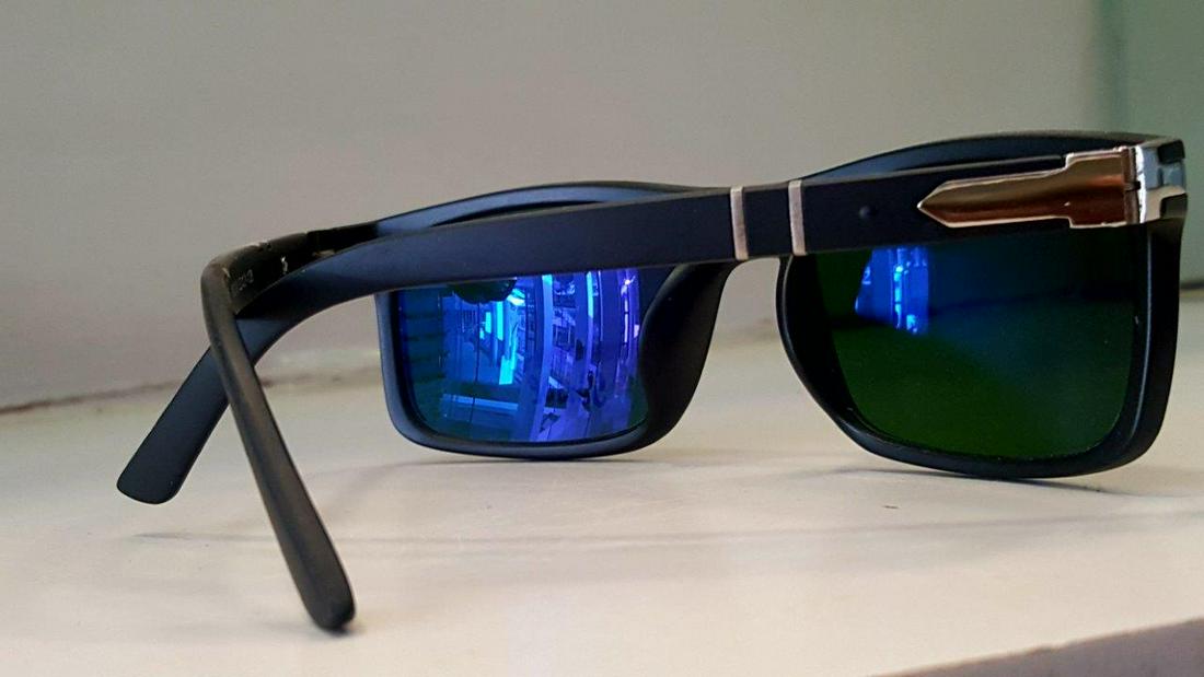 Multi Coated Polairsed Italian Men Glasses: AAA Quality Multi Coated Polairsed italian men Fashion Glasses with scretch protection system: Flat-rate of $23.00 to anywhere. shipping rates are determined by Parcel weight and destination. Combined