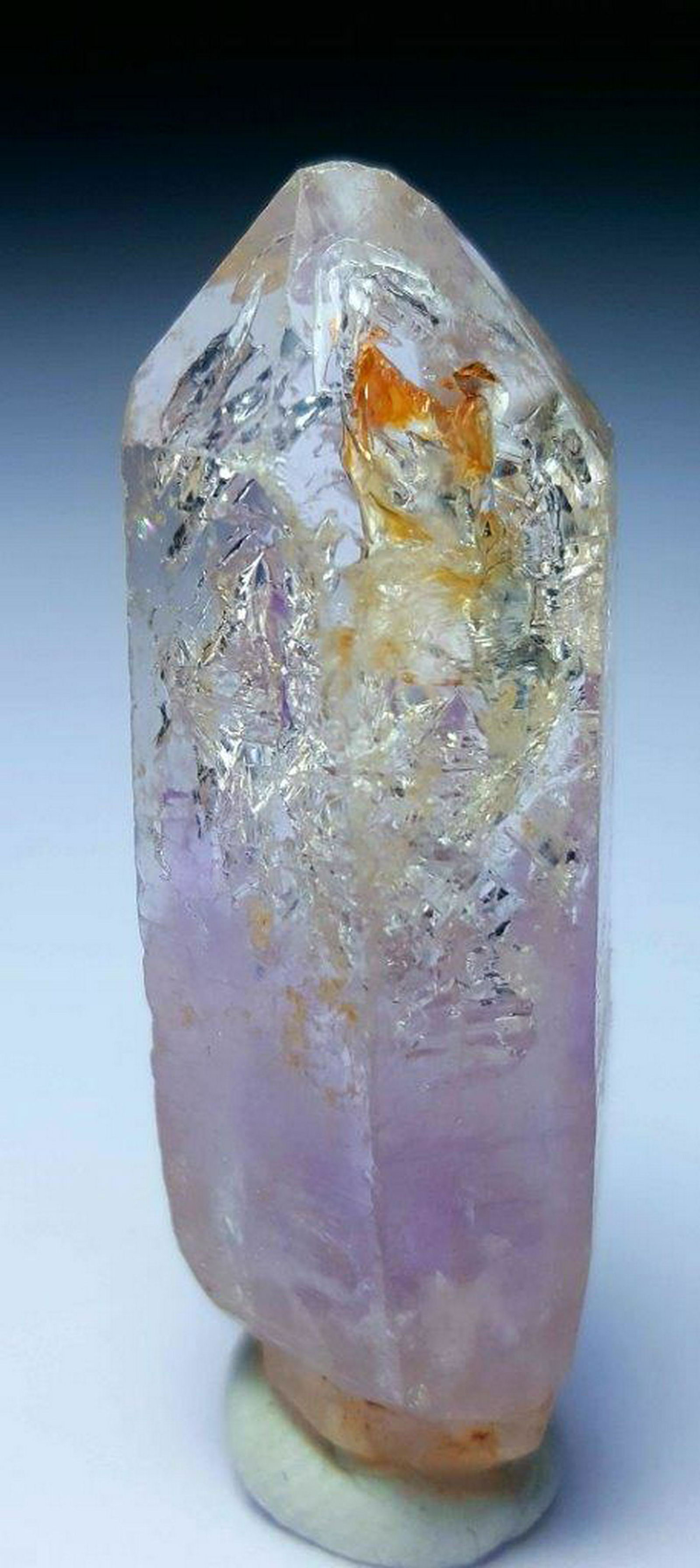 60.5 Carats Petroleum Quartz Scepter: 60.5 Carats Petroleum Quartz Scepter - 41X16X12 : Flat-rate of $23.00 to anywhere. shipping rates are determined by Parcel weight and destination. Combined shipping: We offer combine shipping on multi