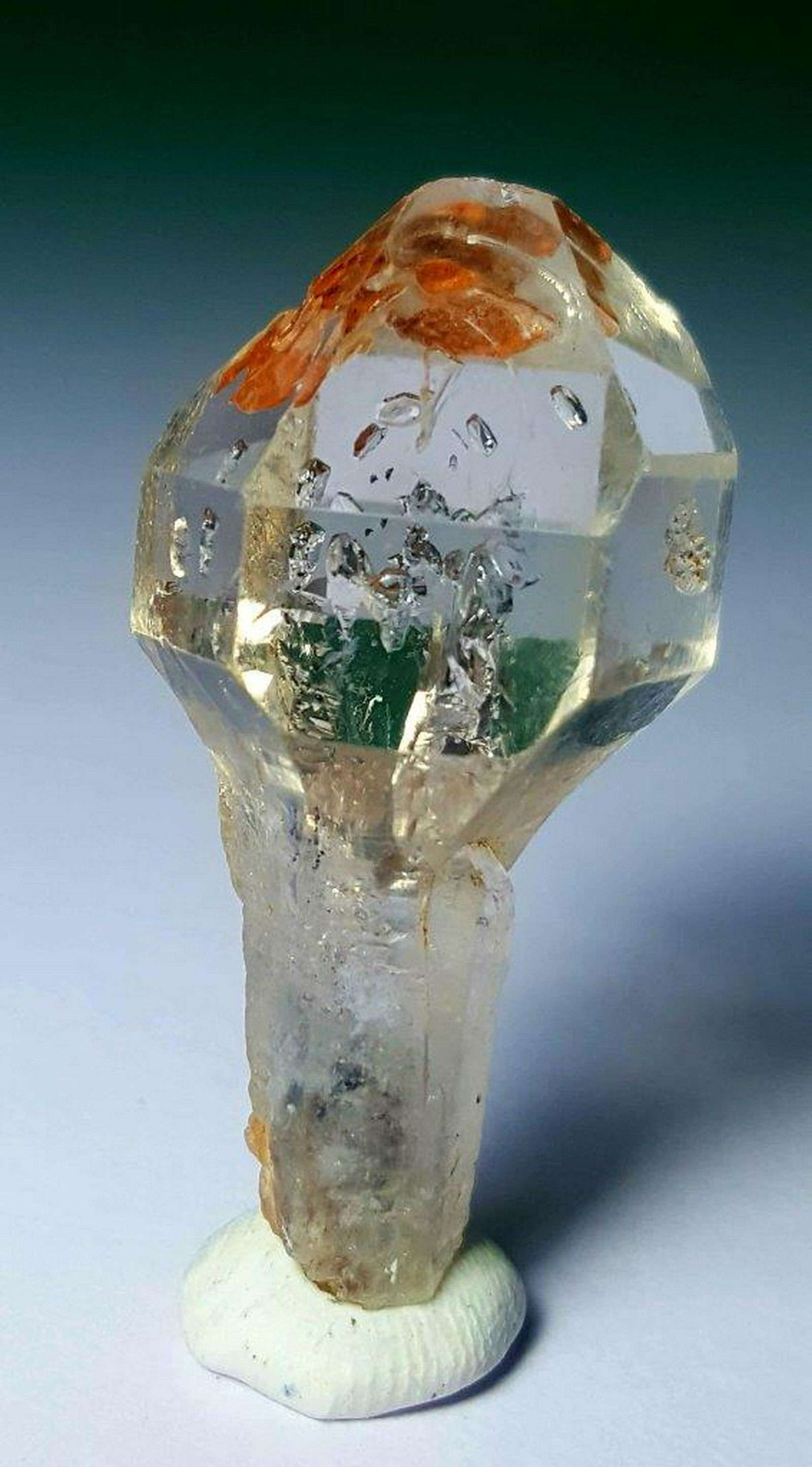 49.5 Carats Petroleum Quartz Scepter: 49.5 Carats Petroleum Quartz Scepter - 37X20X16 : Flat-rate of $23.00 to anywhere. shipping rates are determined by Parcel weight and destination. Combined shipping: We offer combine shipping on multi