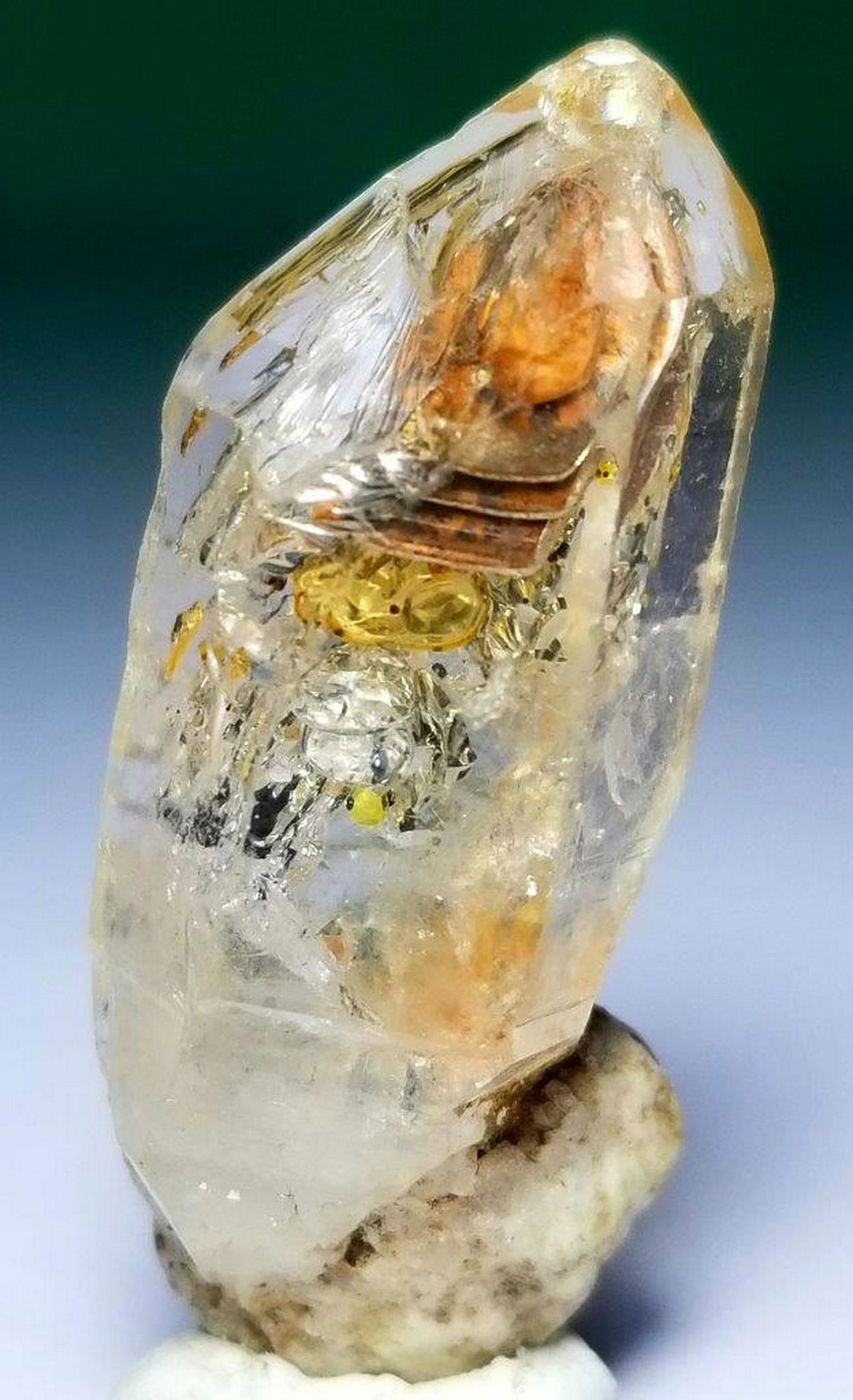 54 Carats Petroleum Quartz Scepter: 54 Carats Petroleum Quartz Scepter - 39.5X16X14 : Flat-rate of $23.00 to anywhere. shipping rates are determined by Parcel weight and destination. Combined shipping: We offer combine shipping on multi