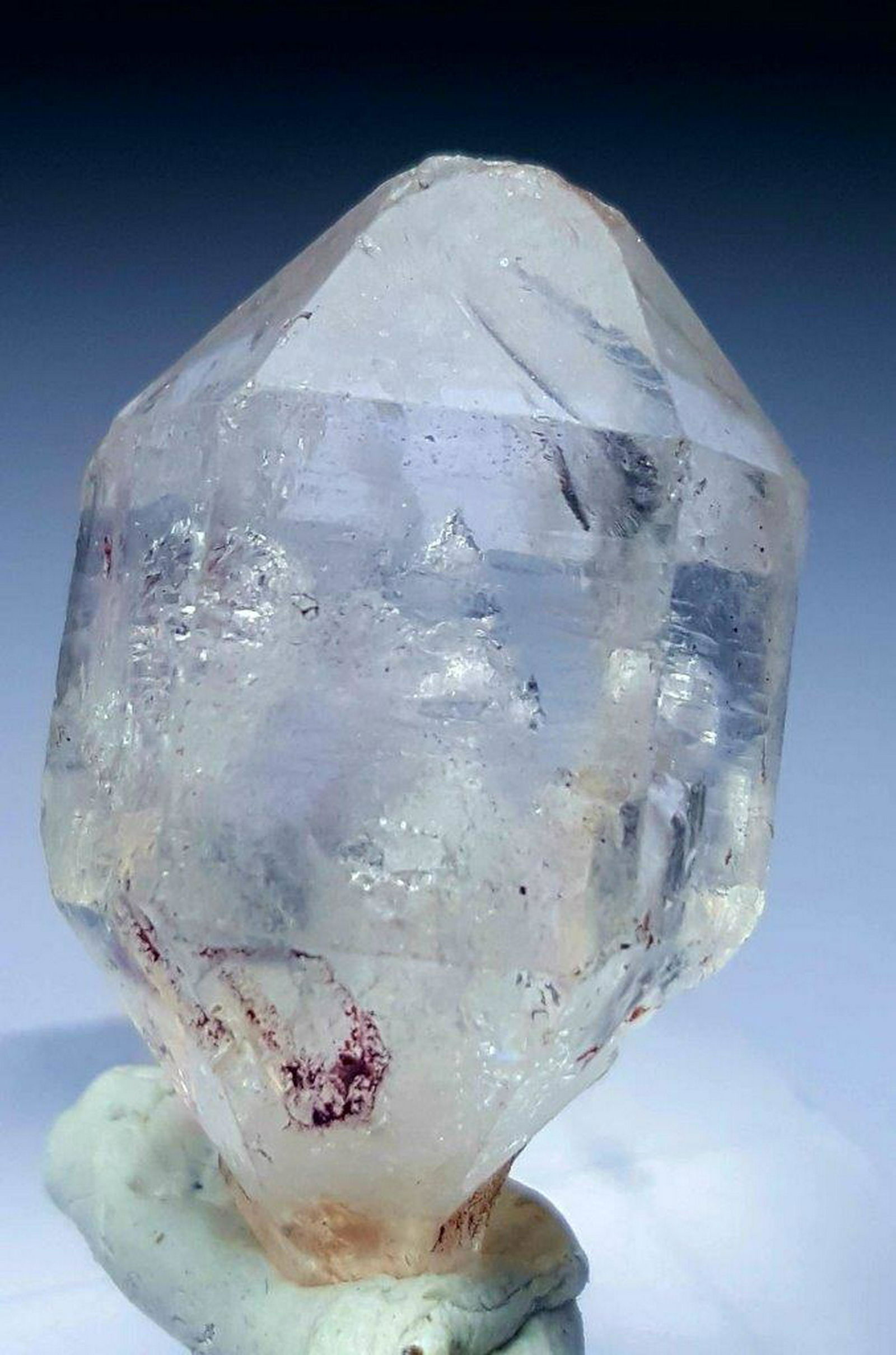 41.5 Carats Petroleum Quartz Scepter: 41.5 Carats Petroleum Quartz Scepter - 28X28X23.5 : Flat-rate of $23.00 to anywhere. shipping rates are determined by Parcel weight and destination. Combined shipping: We offer combine shipping on mul