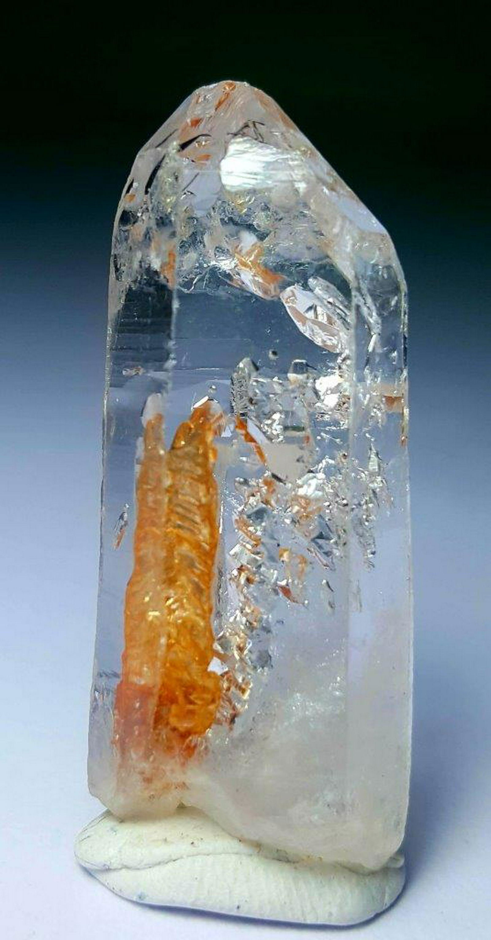 64.5 Carats Petroleum Quartz Scepter: 64.5 Carats Petroleum Quartz Scepter - 41X18X13 : Flat-rate of $23.00 to anywhere. shipping rates are determined by Parcel weight and destination. Combined shipping: We offer combine shipping on multi