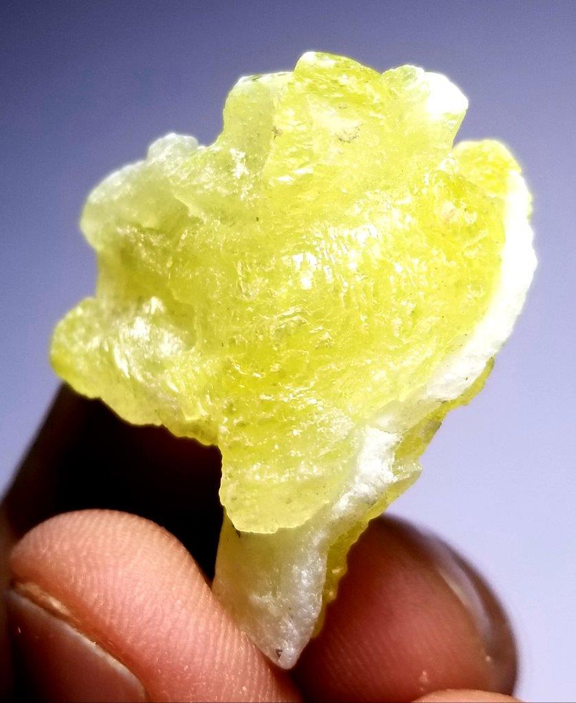 38.5 Carats Lemon Yellow Brucite Crystal: 38.5 Carats Lemon Yellow Brucite Crystal with Mother Rock - 31 27 26 mm : Flat-rate of $23.00 to anywhere. shipping rates are determined by Parcel weight and destination. Combined shipping: We offer c