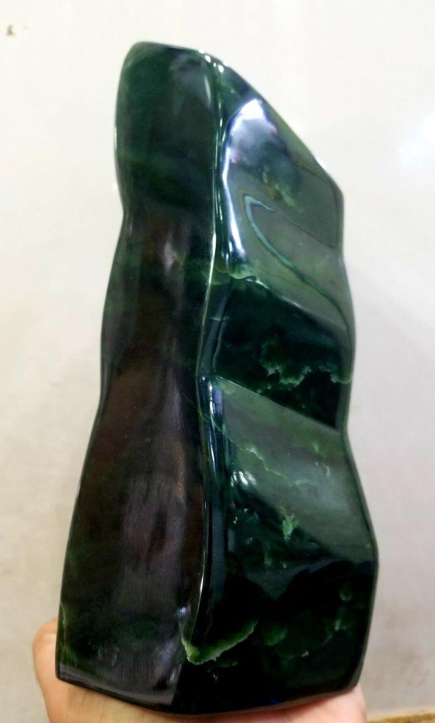 2.9 KG NATURAL DEEP GREEN NEPHRITE MINERAL: 2.9 KG SUPREME QUALITY NATURAL DEEP GREEN NEPHRITE MINERAL : Flat-rate of $75.00 to anywhere. shipping rates are determined by Parcel weight and destination. Combined shipping: We offer combine shippi