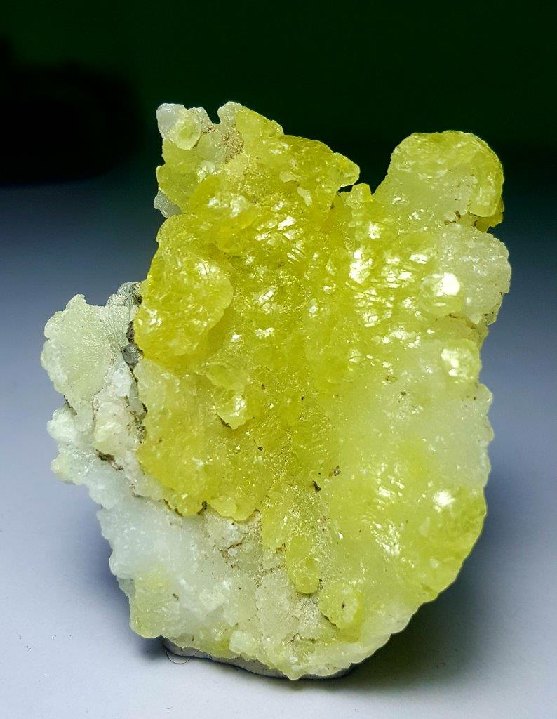 49.1 Grams Lemon Yellow Brucite Mineral: 49.1 Grams Lemon Yellow Brucite Mineral : Flat-rate of $23.00 to anywhere. shipping rates are determined by Parcel weight and destination. Combined shipping: We offer combine shipping on multiple item