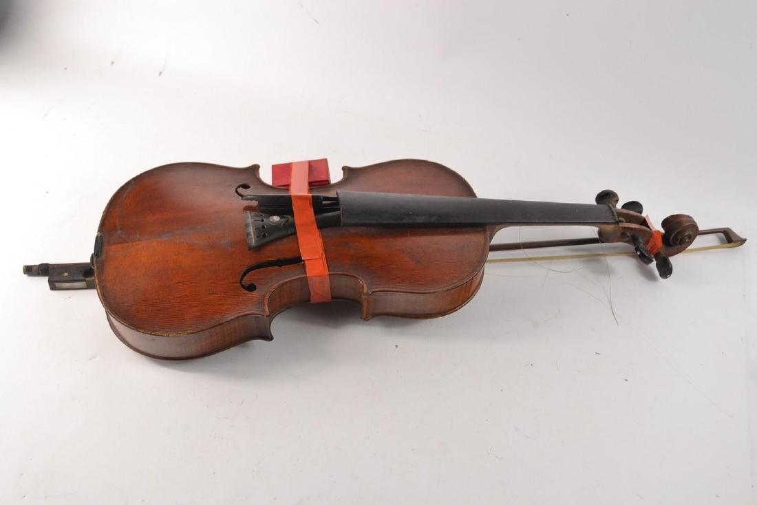 An old violin with bow, chin rest with bridge chin rest (1 of 5)