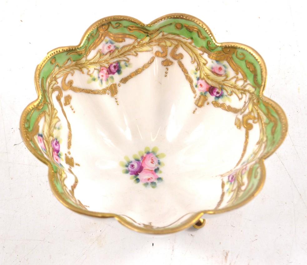 Noritake gilded bowl on tripod feet: Noritake gilded bowl on tripod feet W: 10.5 cm approx H: 6 cm approx