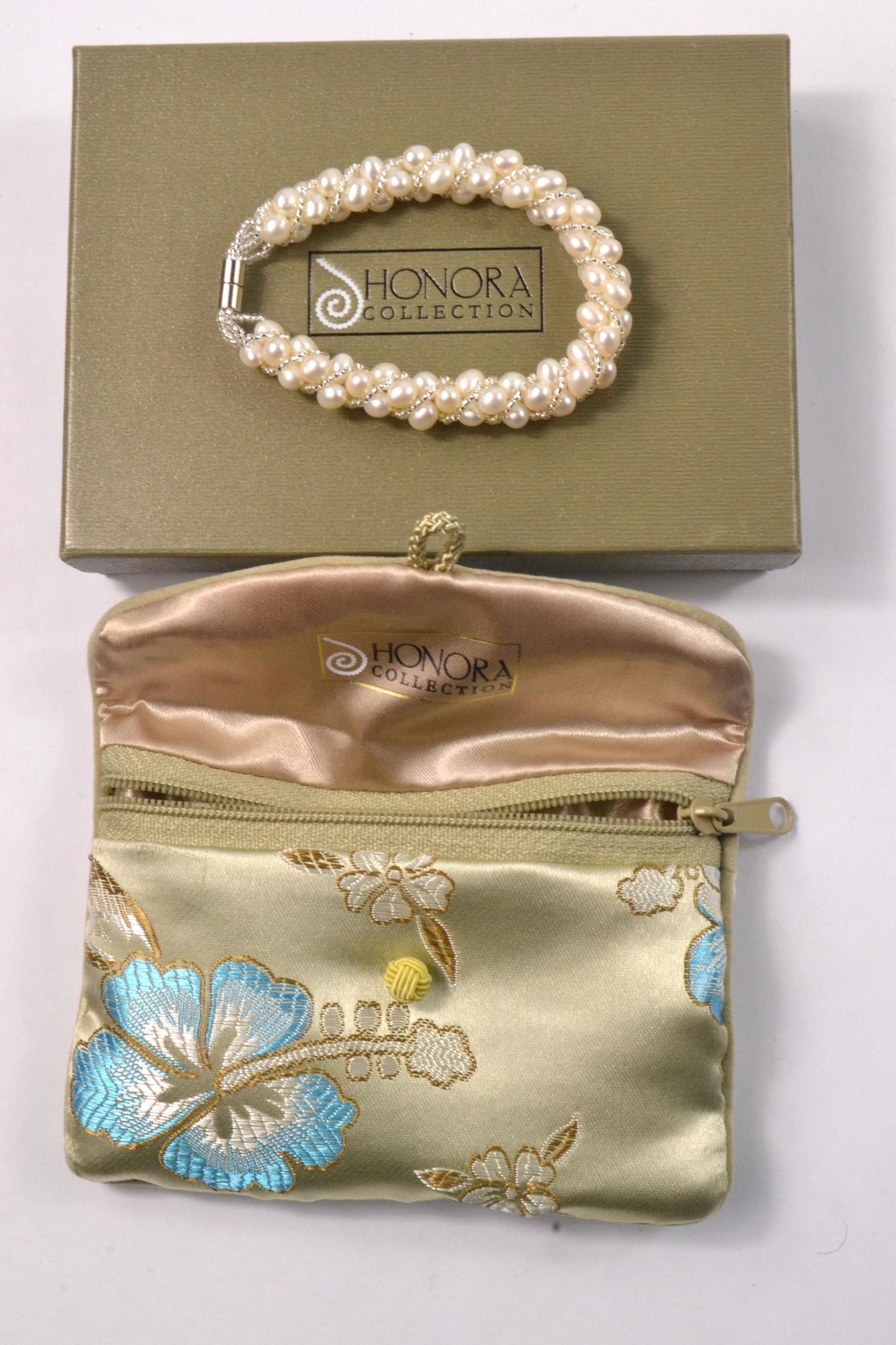 HONORA Collection pearl bracelet, Boxed and with pouch, (1 of 1)
