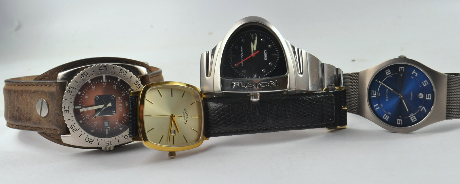 Bag containing 4 gents wrist watches, Rotary square: Bag containing 4 gents wrist watches, Rotary square face, Lorus unuasal shaped, Bering circular and one other.