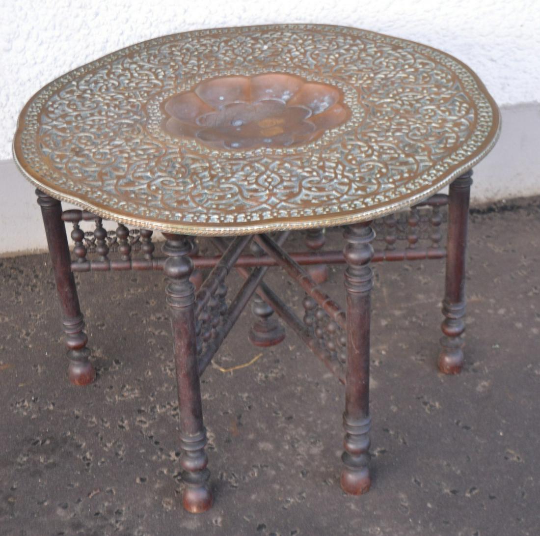 Nice quality Indian antique heavy Benares Brass Tray: Nice quality Indian antique heavy Benares Brass Tray (78cm diameter)Table / Coffee Table - first class workmanship , table has folding legs, and can be easily stored D: 78cm approx