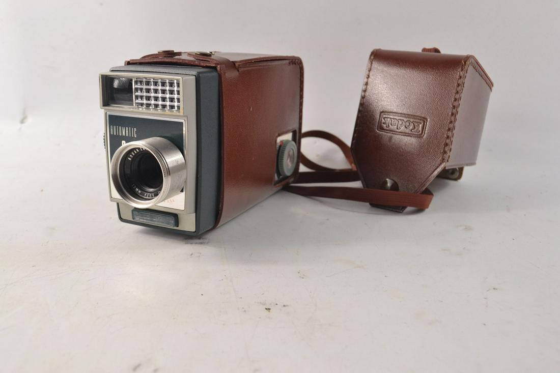 Kodak vintage automatic 8 cine camera in original (1 of 2)