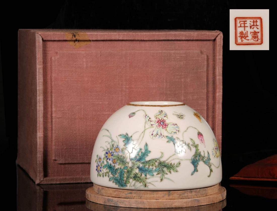 CHINESE QING PORCELAIN FAMILLE-ROSE WATER OTTER (1 of 8)