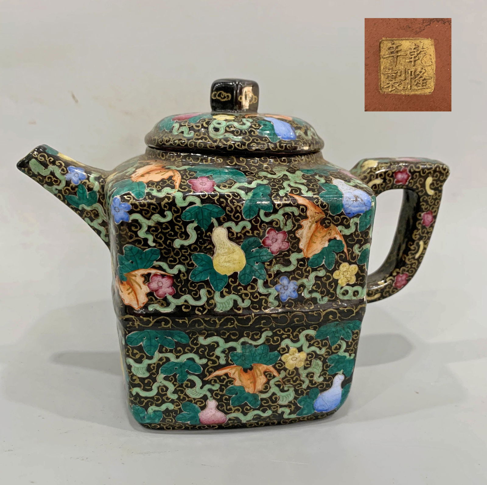 AN OLD CHINESE ANTIQUE TEA POT: AN OLD CHINESE ANTIQUE ZI SHA TEA POT WITH "LU JUN"GLAZE ART WORKS; (QING DYN. - QIAN LONG PERIOD.); L:15.5cm