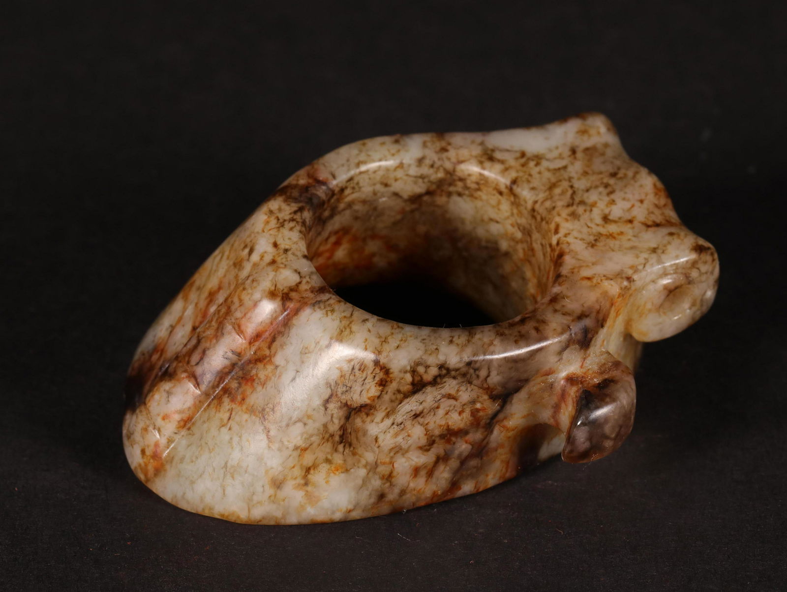 AN ANTIQUE JADE ITEM (1 of 6)